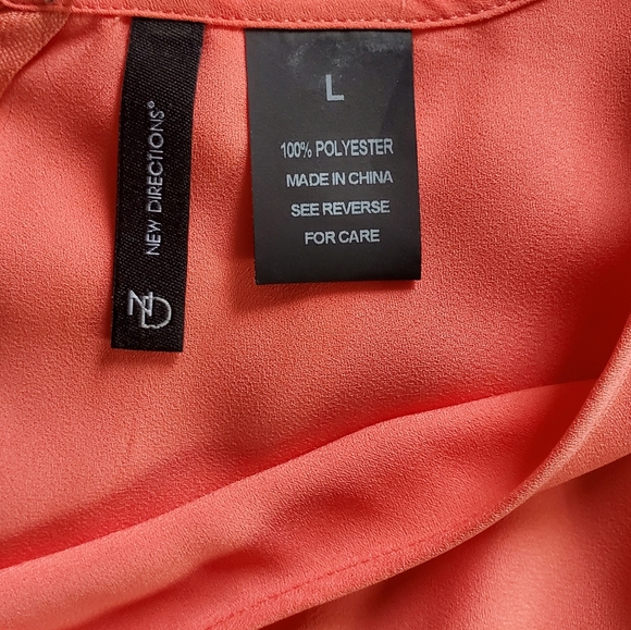 SOLD.  Ladies sleeveless 👚 Blouse - Picture 4 of 5